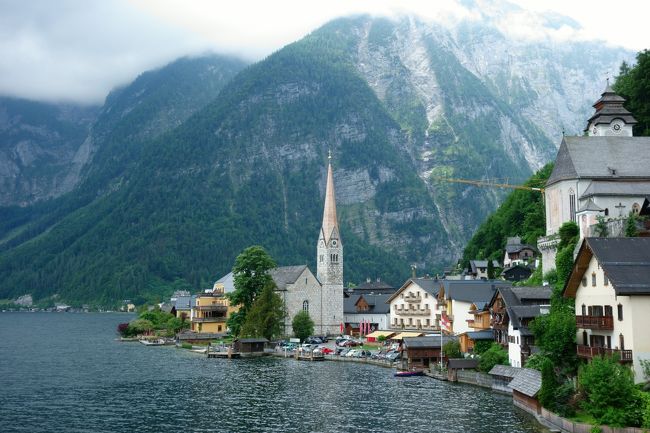 渡し船が着く船着き場から湖岸の教会とは反対方向へしばらく行ったところが撮影ベストポイント。<br />イマイチな天気は残念だけど、やっぱり感動！
