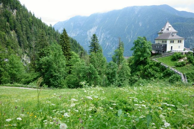 塩坑には世界遺産展望橋からさらに20分程坂を上ります。<br />