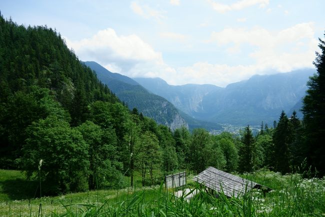 塩坑に向かう道中、塩坑にまつわるパビリオンがちょこちょこあります。<br />が、雨が上がって一気に気温が上がりバテバテの為スルー。。<br />ずっと上り坂で予想以上にキツイ！！