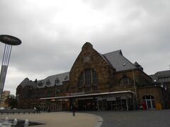 アーヘン駅にようやく1時間半時間ロスして着。
曇っていて、もう秋っぽい空気。