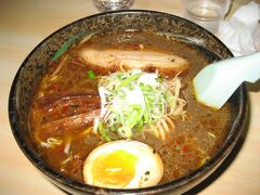 旭川ラーメン

黒味噌ラーメン。

東京の倍の量です。
女性には、かなりきついですよ。

味はGOOD。