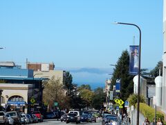 いったん大学の外に出てみました。

バークレー校は少し高台に位置しているので、西側を見るとサンフランシスコ湾を見渡すことができます。
