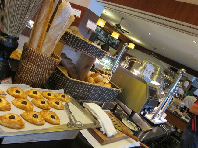 デニッシュ最高。<br />時々、焼きたてのデニッシュをテーブルまで持ってきてくれます。