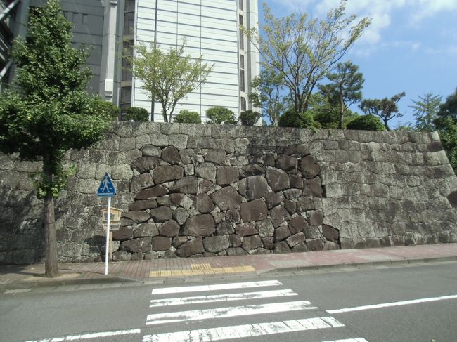 石垣の 大半を構成する切込接に 一部　混じった打込接。<br /><br />この部分は、後年の修復跡？　<br />それとも、意図的に設けた変化？ ・・・ どうなんだろうね？