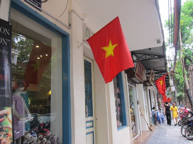 しかし、娘のお友達のお土産になるようなものが無い。<br />AJISAIという日本人御用達のお店でお菓子とキーホルダーを購入しお茶を濁す。