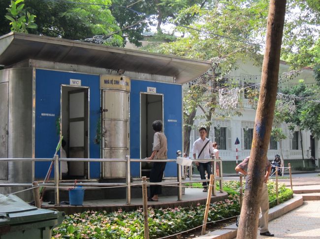 公衆トイレ。<br />これは無理。