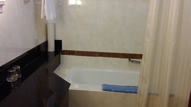 ホテルはこんな感じ！やっぱりゲストハウスは怖いので普通のホテルを取りました！ベトナムのホテルは一泊3000円も出せばかなりいいとことまれます！立地も最高でした！