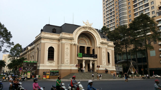 とりあえず市内観光！<br />バイクタクシーのおじさんがやたらと声<br />かけてきますが、乗りたくない人はｽﾙｰして<br />くださいね！<br /><br />ちょっとお腹の調子悪いので今回は早めの<br />帰宅！！<br />必ず一人旅の方は薬を持っていくことをおすすめします！