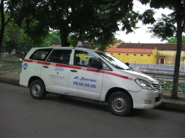 町歩き２時間経過。<br />もう限界（笑）<br />ホテルからこのタクシーが安全と指示されました。<br /><br />なかなか拾うのが難しい。<br />街中の路で止まってはいけないそう。早く乗れとせかされました。