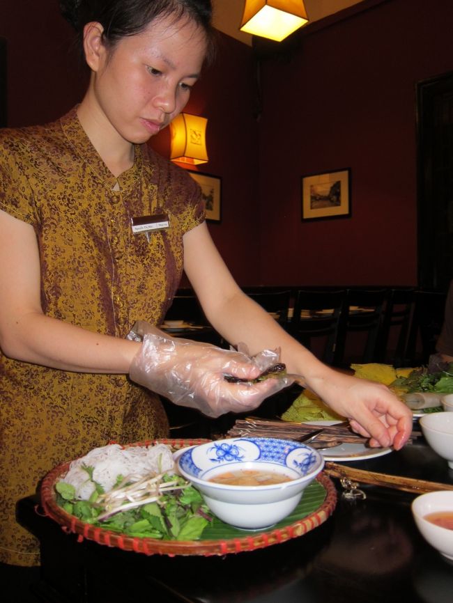 食べづらいものは御願いするとライスペーパーで包んでくれます。