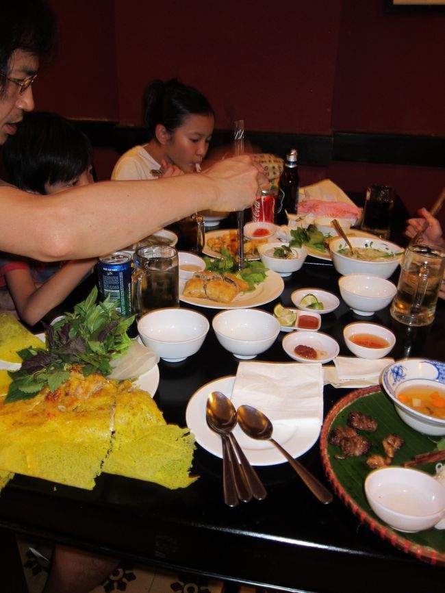 一気に食事が来るので、慌ただしい。