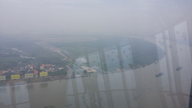 三日間目！<br /><br />朝はタワーに昇りましたが１月のホーチミンは<br />やたら空気が悪かったような気がします！