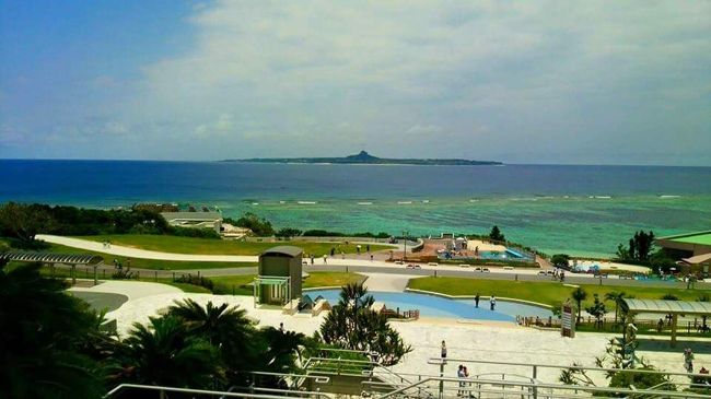 入場口前のエメラルドビーチでは、<br />やっぱりこの景色をしばらく眺めてしまう。<br />