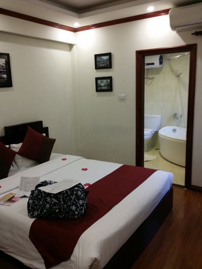 市内まではミニバスを利用！時間が決まってなくて満員になり次第出発で20分ぐらいまった！<br /><br />市内までは約１時間かからないぐらいだったと<br />思います！<br /><br /><br /><br />