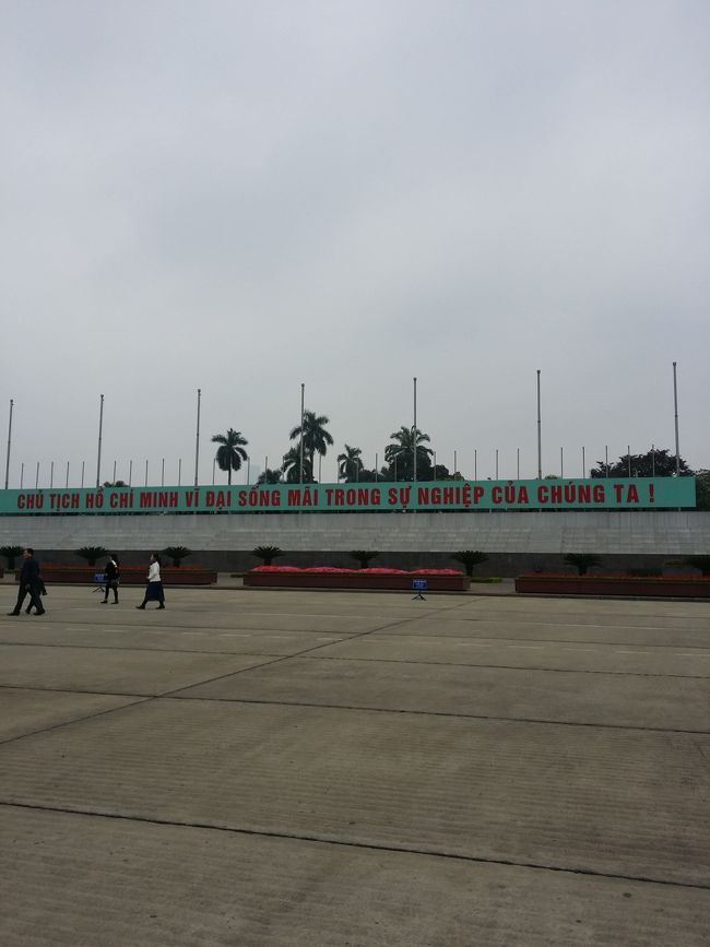 ホーチミンさん見るとき腕組むとソルジャーに<br />怒られます！