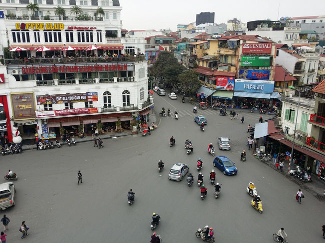 ホアンキエム湖を眺めながらカフェ！