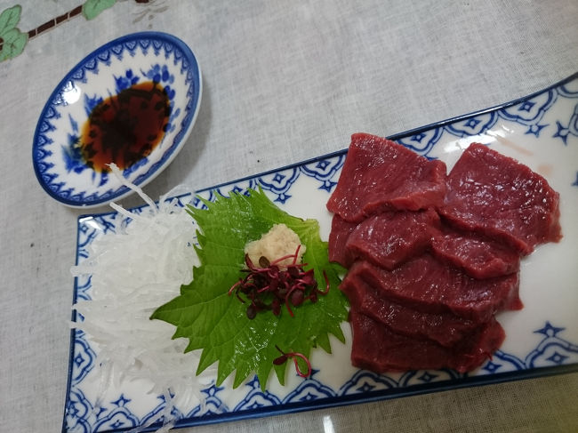 新鮮じゃないと食べれないだろうと思って頼んだ鯨の心臓の刺身。<br />馬刺しに近い感じの刺身でした。臭みもなく美味しかったです！