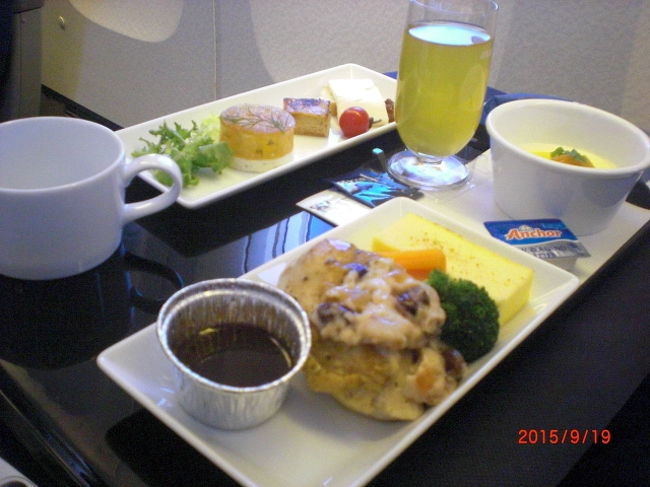 隣の娘は洋食をチョイス。両方とも美味しかった