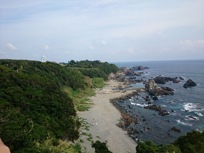 潮岬の灯台は昇れる灯台。<br />良い眺めです。