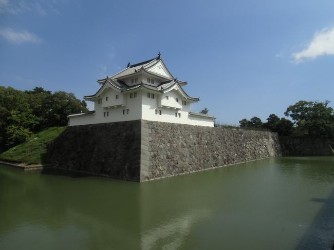 北西にある坤櫓（ひつじさるやぐら）<br /><br />昨年春 完成したばかりの復元物。