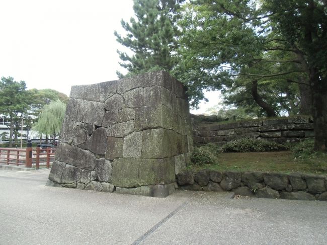 石垣が残るだけだが、ここの石垣は、ちょいと違う。