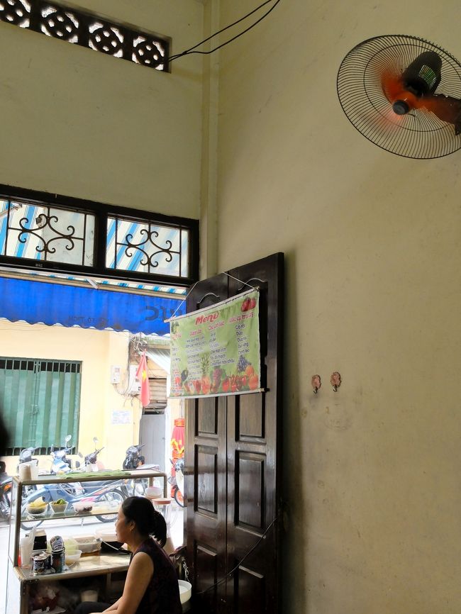 ジュースや、かき氷等が他に有ります。<br />看板なし。