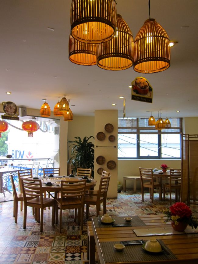 いやー何か嫌な予感はしてた。<br />エレベーターに乗った時から。何だか３０年前にはやったディスコのような外観。<br />やる気の無いお兄ちゃん。かかっている音楽。人に気配がない店内（笑）<br />でも座っちゃたよ。