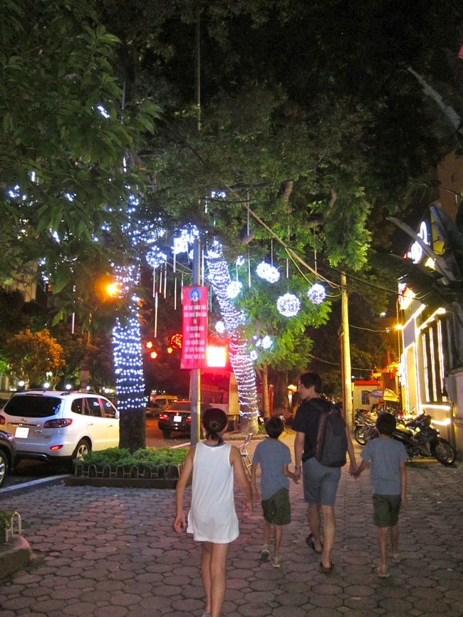 さあ、歩いてタクシーを探そう。