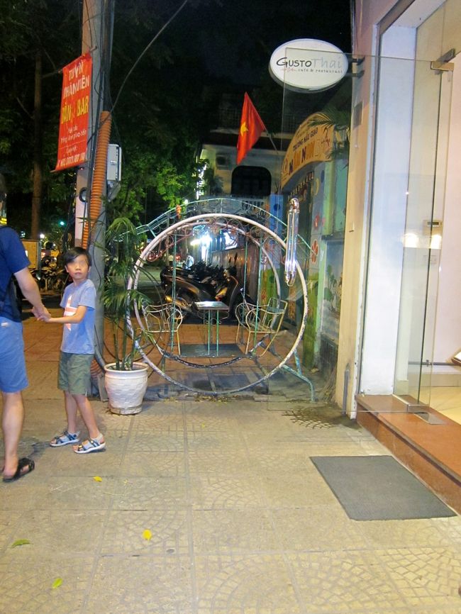 ４０年前の公園に会った対面式ブランコ。<br />懐かしい。