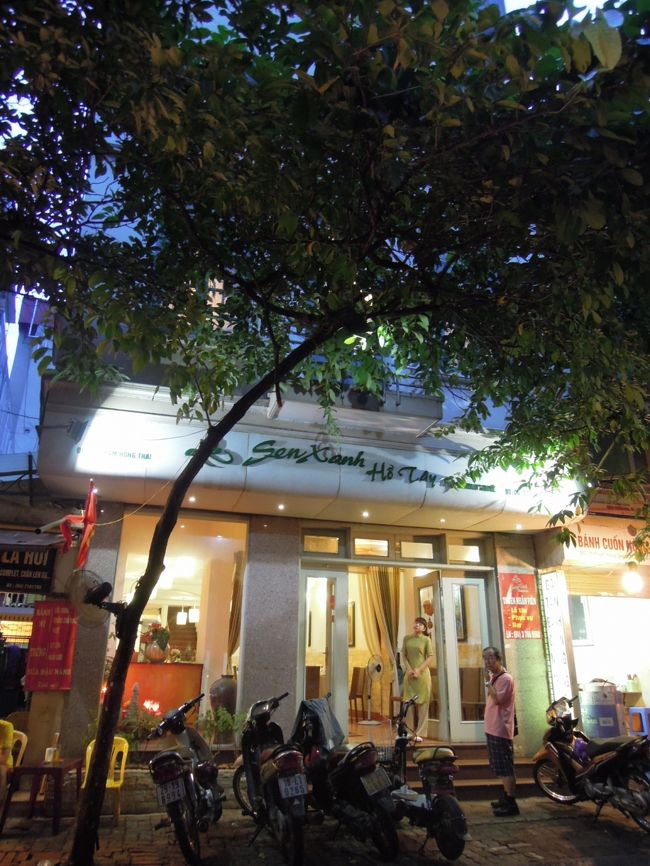 ツアーの皆さんと集合して、今夜の夕食レストランです。