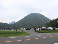 続いては榛名山（はるなさん）のロープウェイへ。

1時間ほど北上してかなりの山道を走ってきました。

榛名富士とも言われているそうで、確かに山の形が左右対称できれいです。