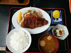 それでは・・・っつう事で私達夫婦は盛岡に結構古くからある定食屋「二幸」へ。

トンカツ定食　780円

衣サクサク。平凡なメニューだけど、だからこそ間違いのないお店です。