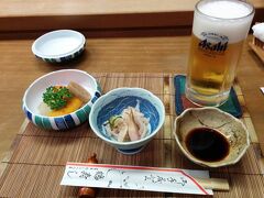 ２日目の宿の宿泊費に含まれている夕食。

１日目とは違うお寿司屋さんです。
こちらはお寿司だけでなく色々なものが出てきました。