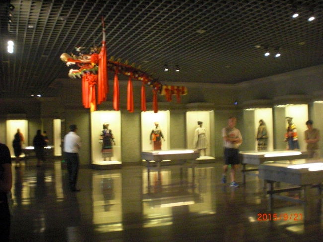 撮影禁止のポスターが沢山貼ってあって、警備員さんが沢山いるのに、皆さん写真をパシャパシャ。私もパシャパシャ・・・ちょっとやばいですよね