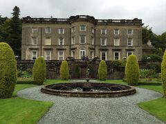 ここの道を挟んだお隣にライダルホールがあり　ここのお庭も立派
ここはお庭を歩いたりは　無料だった