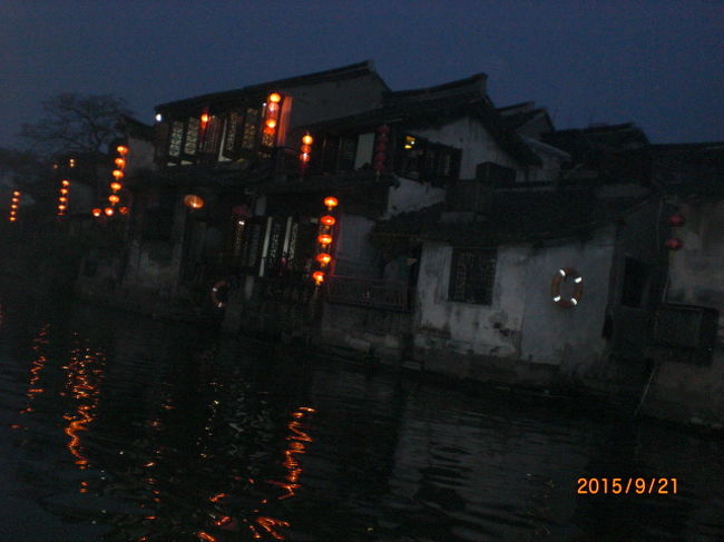 忘れられない・・心に残る・・本当に素晴らしい・・今回の旅行の一番の思い出になりました。何時までも船に乗っていたい・・・そんな気持ちでホテルへ戻る車に乗り込みました。いよいよ明日は帰国します