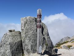 階段を登ったら。いきなり空木岳山頂でした(^_^.)
2,864M  
