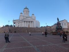 ヘルシンキ大聖堂

手前にある元老院広場の中央にロシア皇帝アレクサンドル2世の立像があります。

