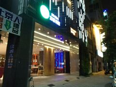今日のホテルはＦＸインです。
ホテルズドットコムで５千円以下で泊まれるところを探して見つけました。

台北と違って、高雄はホテルが安くていい！
