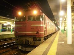 2008.08.03　新津
トワイライトの前に貨物列車。当時の北陸筋はＥＦ８１の天下だった。