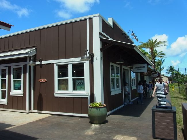 再開発が終わり、ずいぶんときれいになったハレイワタウン。何と言ってもトイレが新設されたのがいいですね〜。