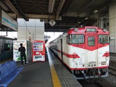 八戸駅に到着、八戸線に乗り換えます。