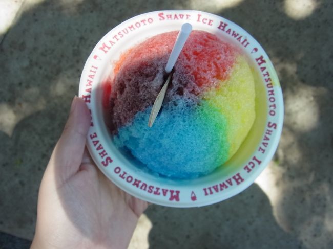 いちご＆レモン＆パイナップルのレインボー。口どけの良い氷で、シロップも甘すぎず、やっぱり美味しい♪