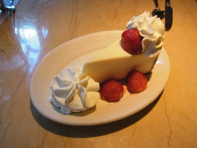 定番のチーズケーキは間違いない美味しさ。<br /><br />満腹まんぞくでございます！ ごちそうさまでした！