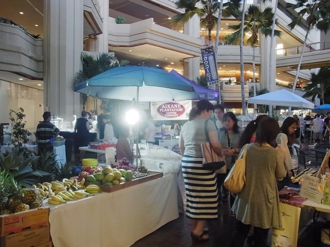 ハハはホテルで休憩するというので、姉とふたりで木曜日の16：00〜20：00まで開催している「ハイアットリージェンシー・ファーマーズマーケット」へ。