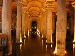 こちらは通称「地下宮殿」で知られている「バシリカ・シスタン」
地下貯水槽です