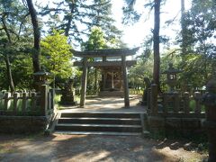 廻施橋から650m程の天橋立内に鎮座するのが天橋立神社．
創建は不詳，智恩寺の鎮守社だったようだ．主祭神は豊受大神など．