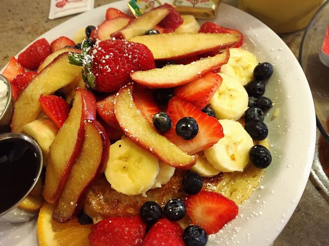 ガイドブックで見ていた写真となんかちょっと違うけど、とっても美味しかったです♪ フルーツは酸味もしっかりあって、全体的に優しいお味でした。<br /><br />