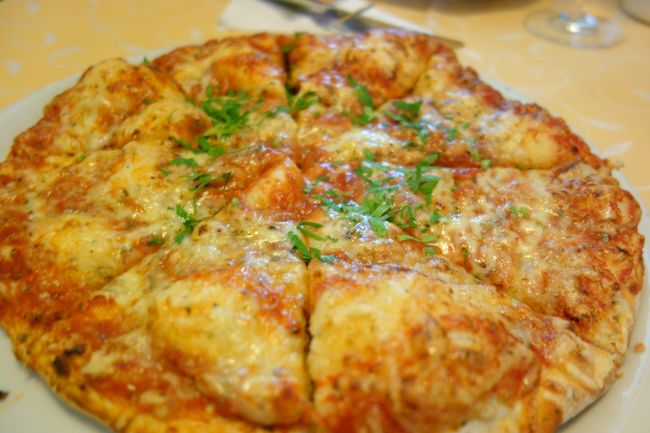 マルゲリータ。<br />お腹が減っていたので一瞬でペロリ！<br /><br />マルクト広場のお店で食べました。