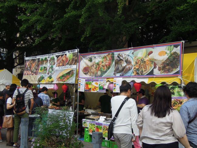 ベトナム料理お店。ここで買って、テキトーにその辺で食べます。<br /><br />